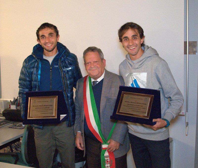 Gemelli Dematteis - Campioni di corsa in montagna - premiati dal Comune presso il Museo Etnografico